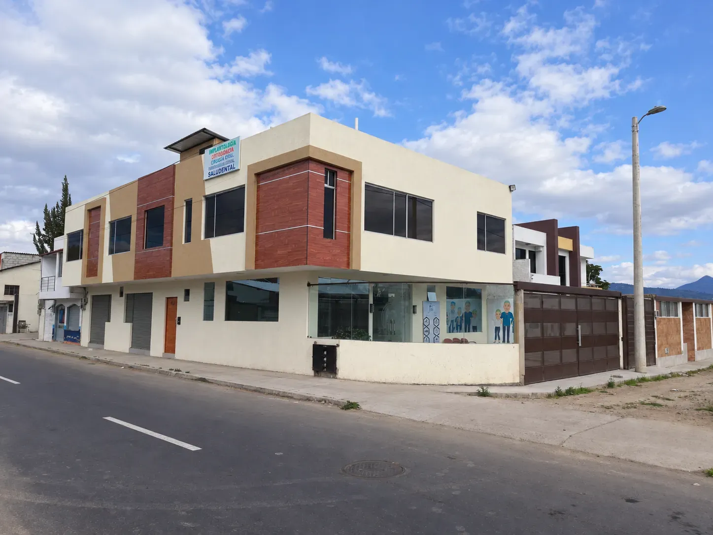 Fachada de la sede Ambato de Saludental